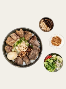 MỲ QUẢNG GÀ SƯỜN (QUANG NOODLES WITH CHICKEN AND PORK RIBS)